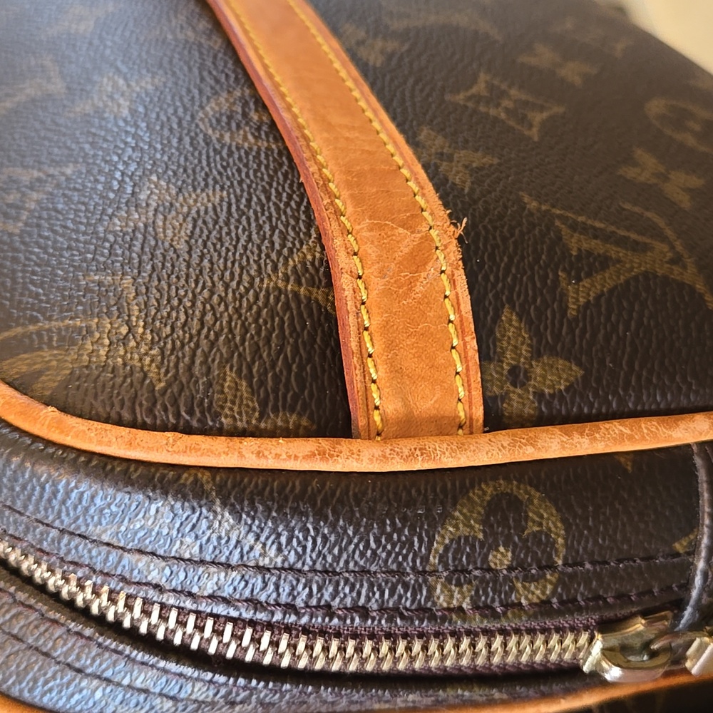 LOUIS VUITTON MONOGRAM  Messenger Bag - Picture 17 of 17